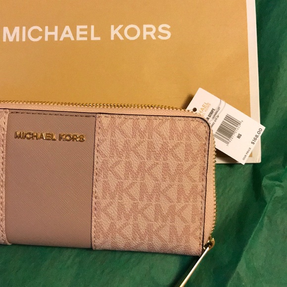 Michael Kors wallet - Picture 6 of 6